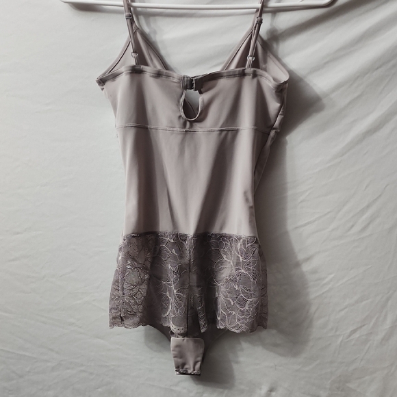 Elegant Lace Trim Bodysuit - Gray - Picture 3 of 3